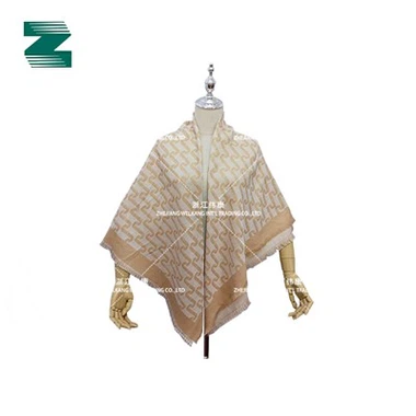 شال من مزيج البوليستر والفيسكوز